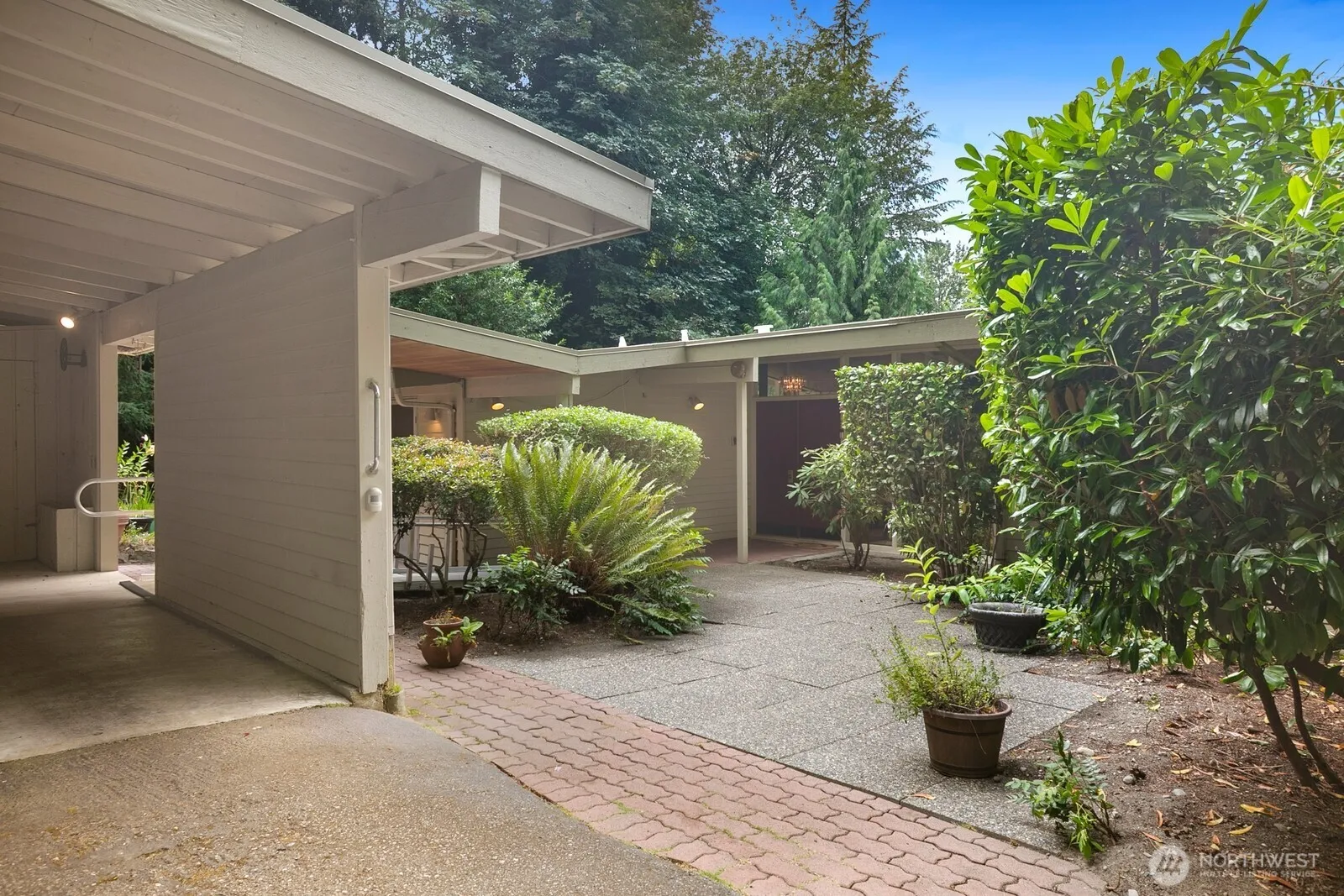 Property photo for 11880 Ne 36th Place, Bellevue photo 3