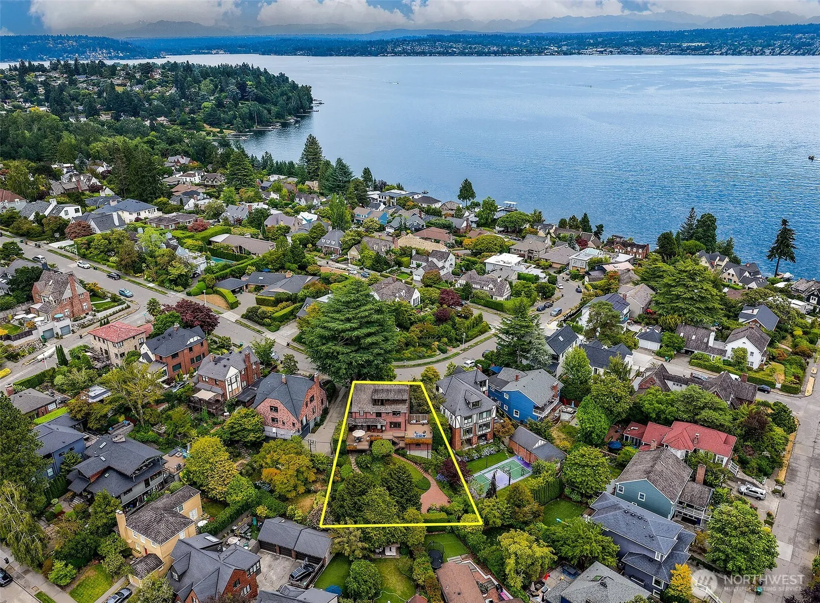 Property photo for 5201 Ne 43rd Avenue, Seattle photo 3