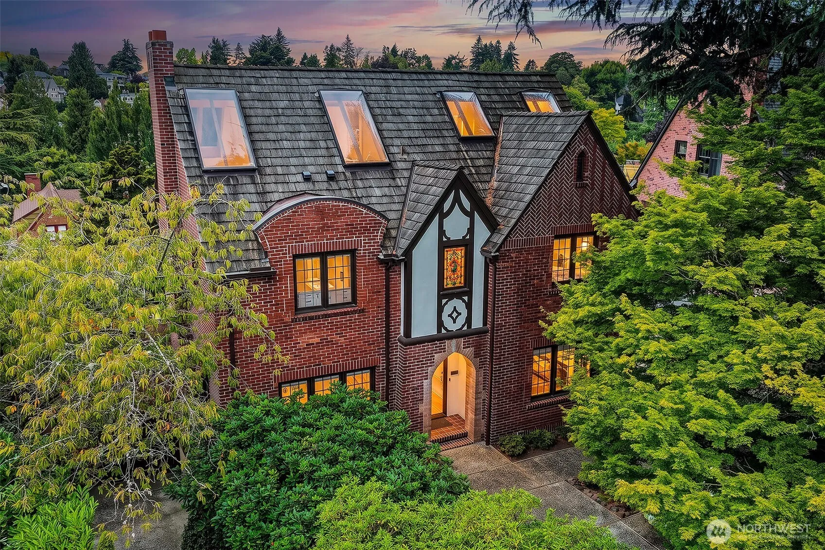 Property photo for 5201 Ne 43rd Avenue, Seattle photo 2
