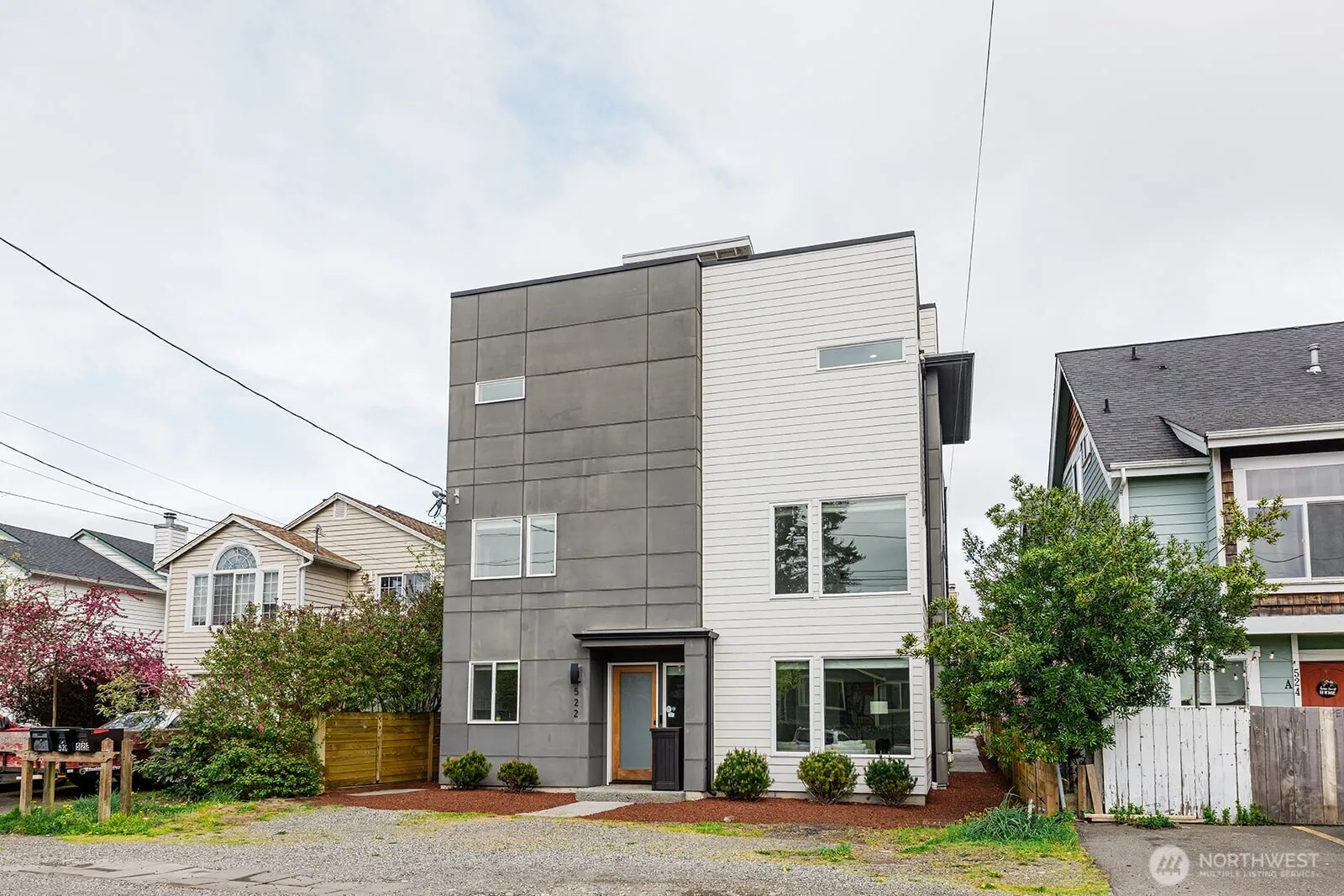 Property photo for 522 N 104th Street, Seattle photo 2