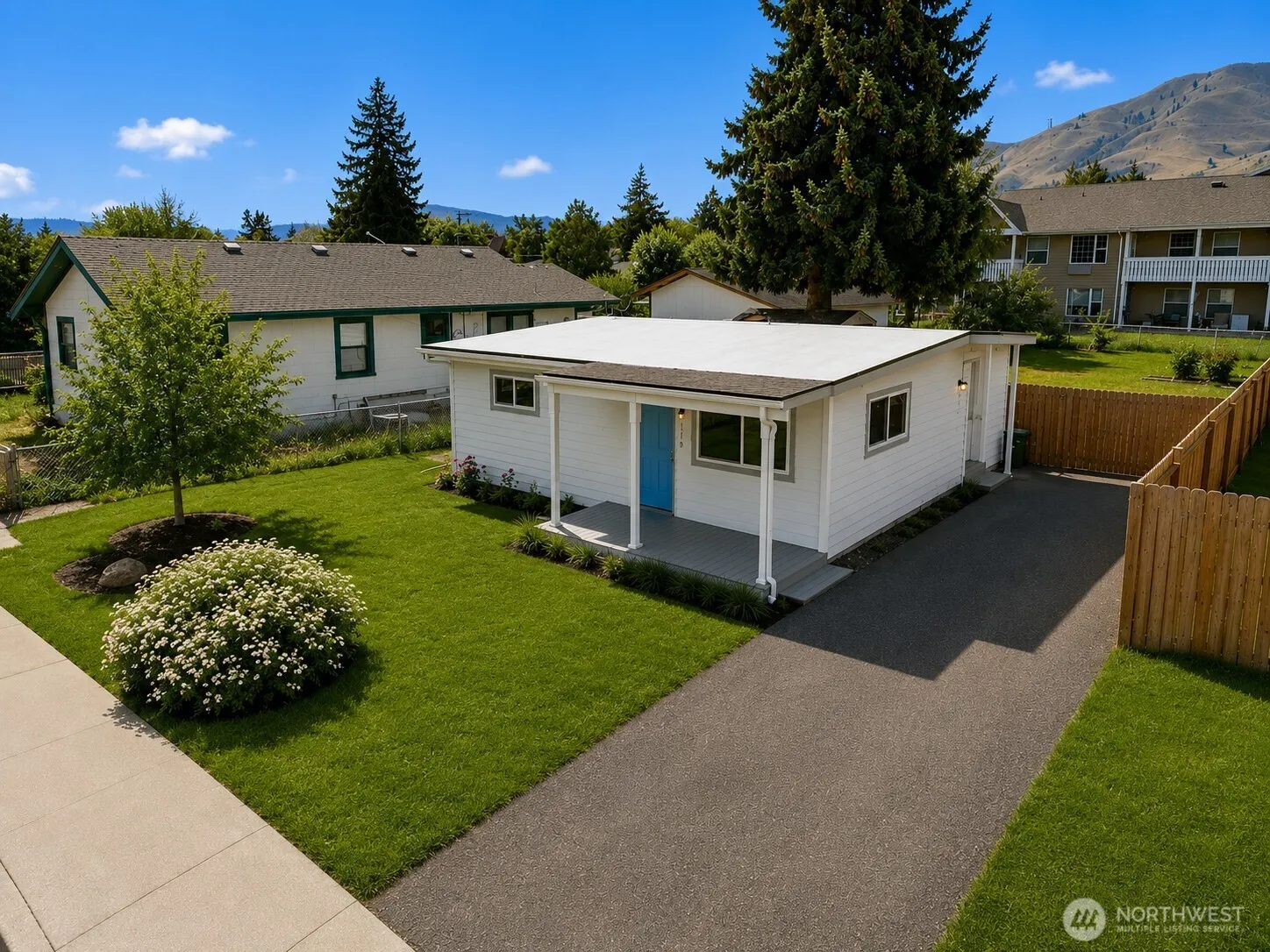 Property photo for 119 W Gibson Avenue, Chelan photo 2