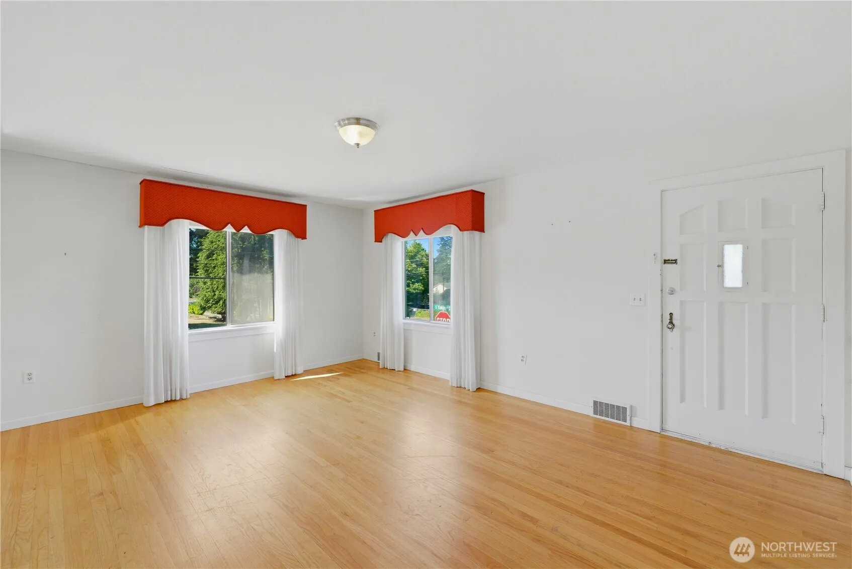 Property photo for 8643 Yakima Avenue S, Tacoma photo 5