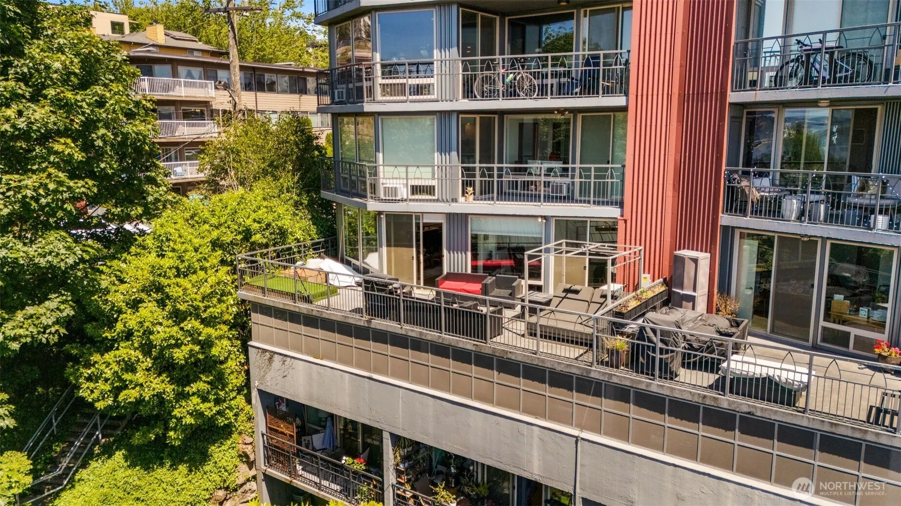 Property photo for 507 W Mercer St #401, Seattle photo 2