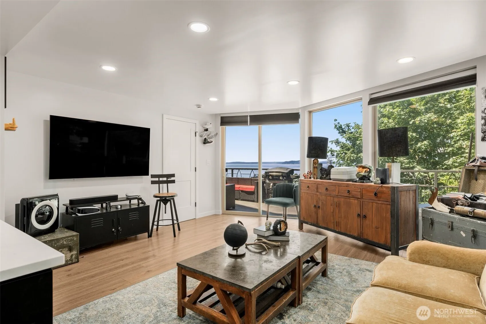 Property photo for 507 W Mercer St #401, Seattle photo 3