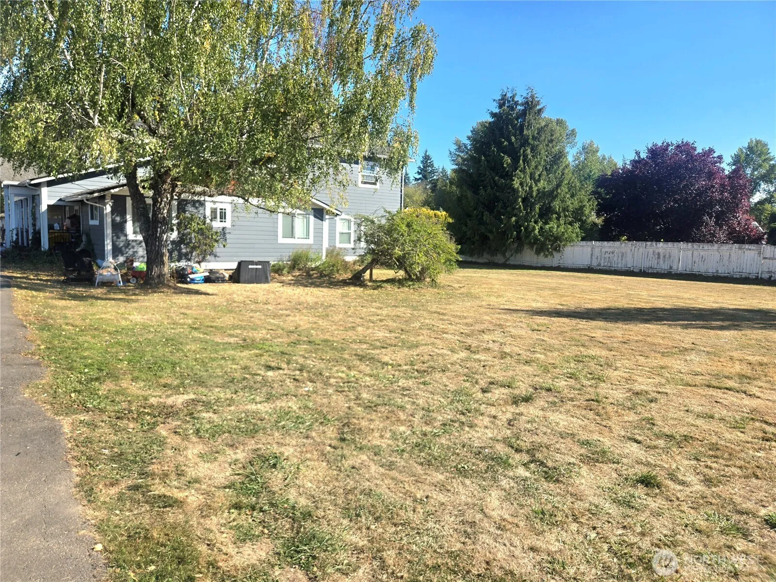 Property photo for 13711 Vickery Avenue E, Tacoma photo 2