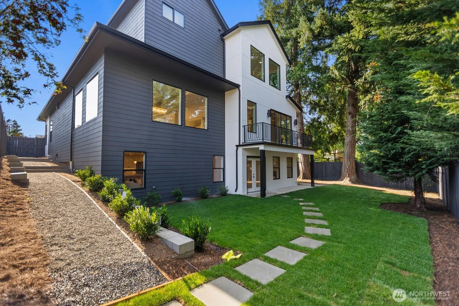 Property photo for 1626 172nd Avenue Ne, Bellevue photo 2