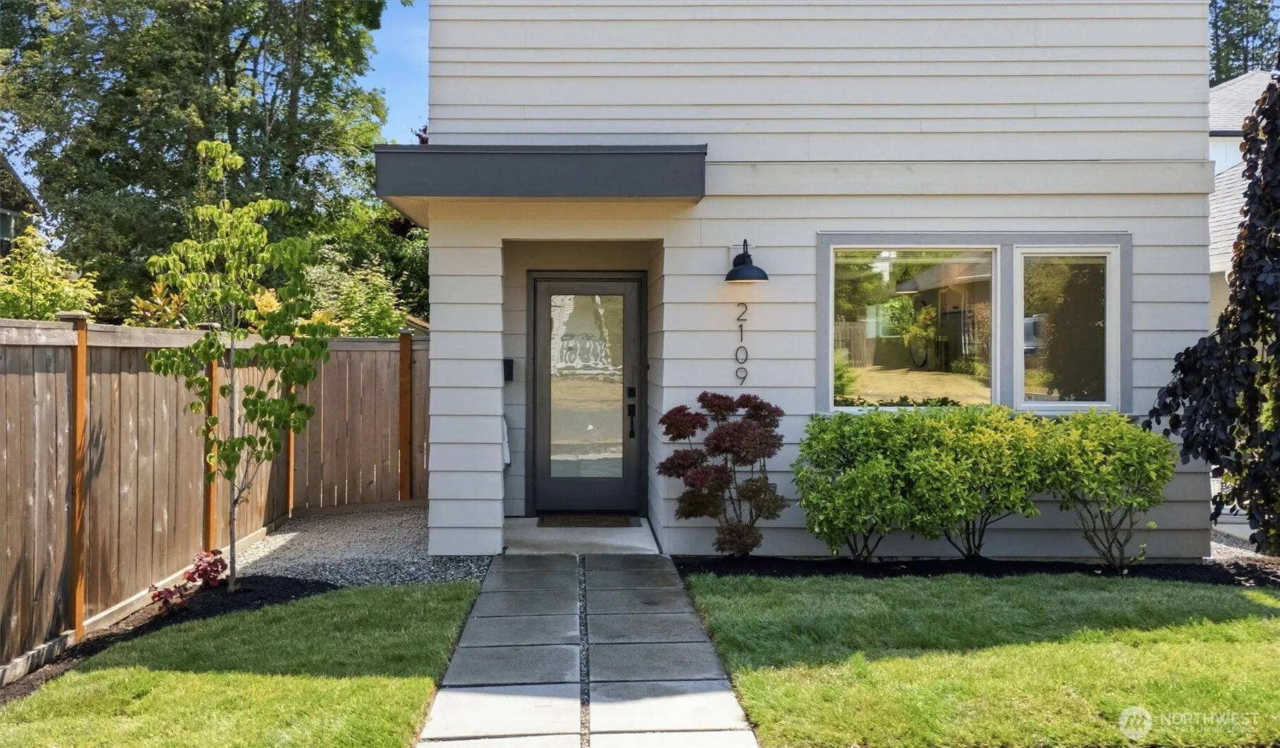 Property photo for 2109 Ne 83rd Street, Seattle photo 2