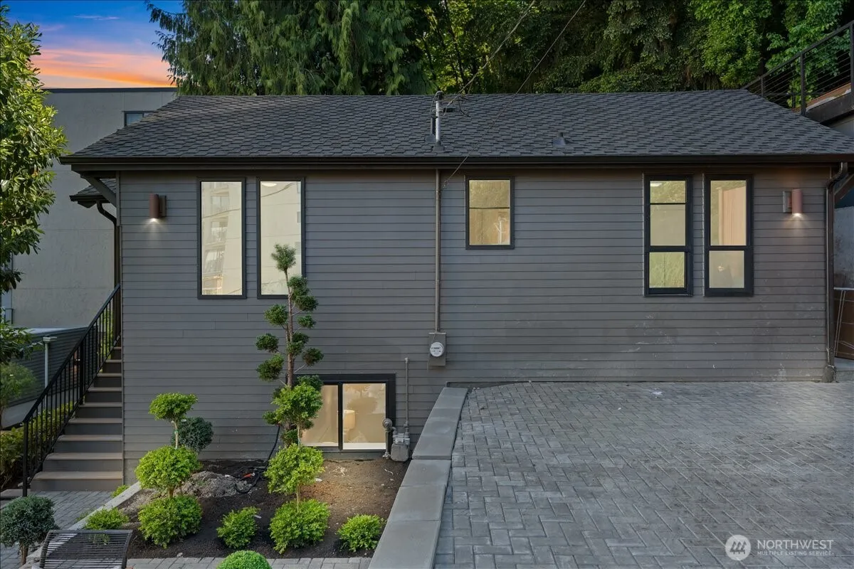 Property photo for 4011 Sw Maryland Place, Seattle photo 2