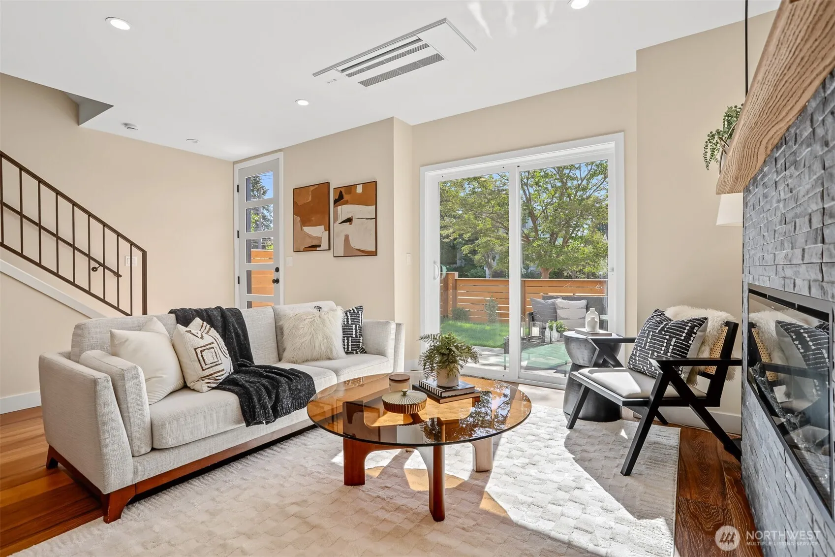 Property photo for 2414 Queen Anne Avenue N, Seattle photo 5