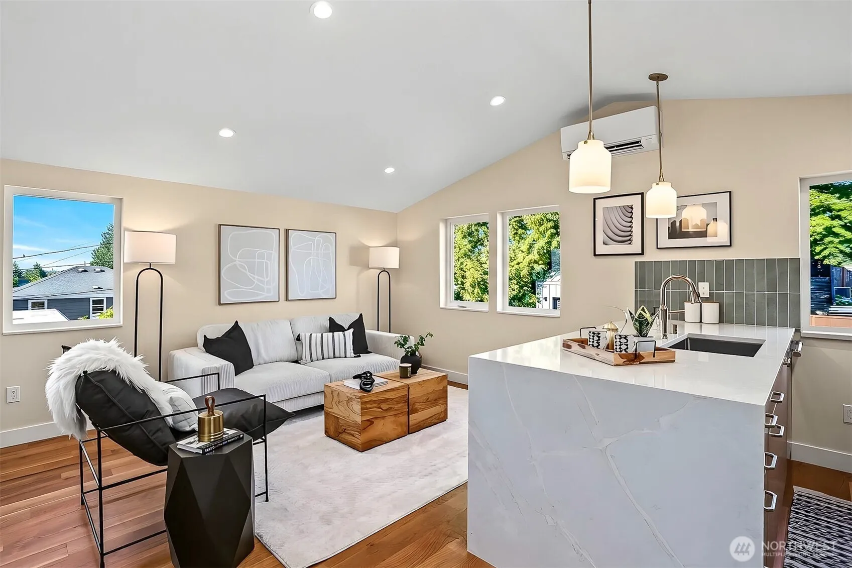 Property photo for 2412 Queen Anne Avenue N, Seattle photo 4