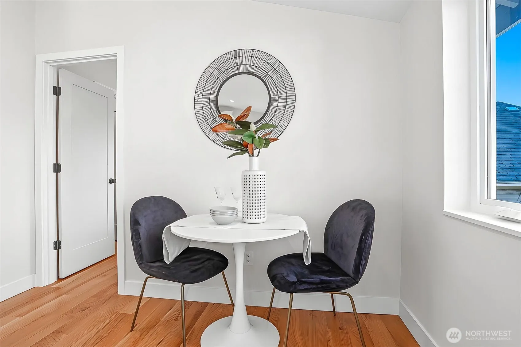 Property photo for 2412 Queen Anne Avenue N, Seattle photo 5