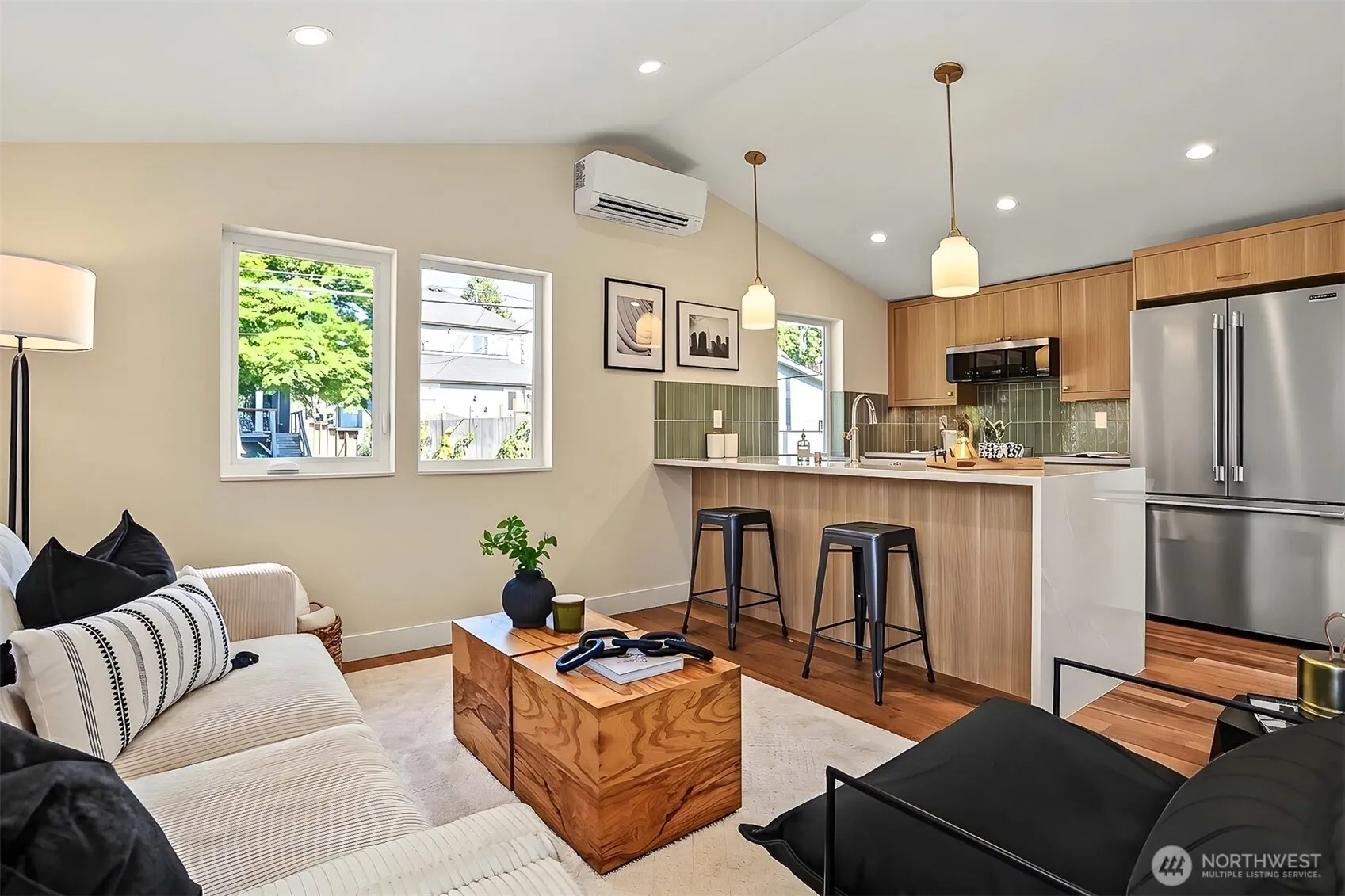 Property photo for 2412 Queen Anne Avenue N, Seattle photo 3