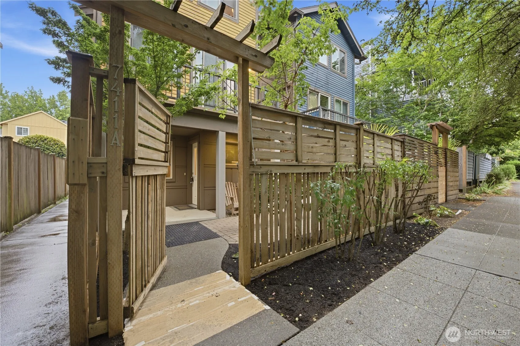 Property photo for 7411 4th Avenue Ne #a, Seattle photo 2