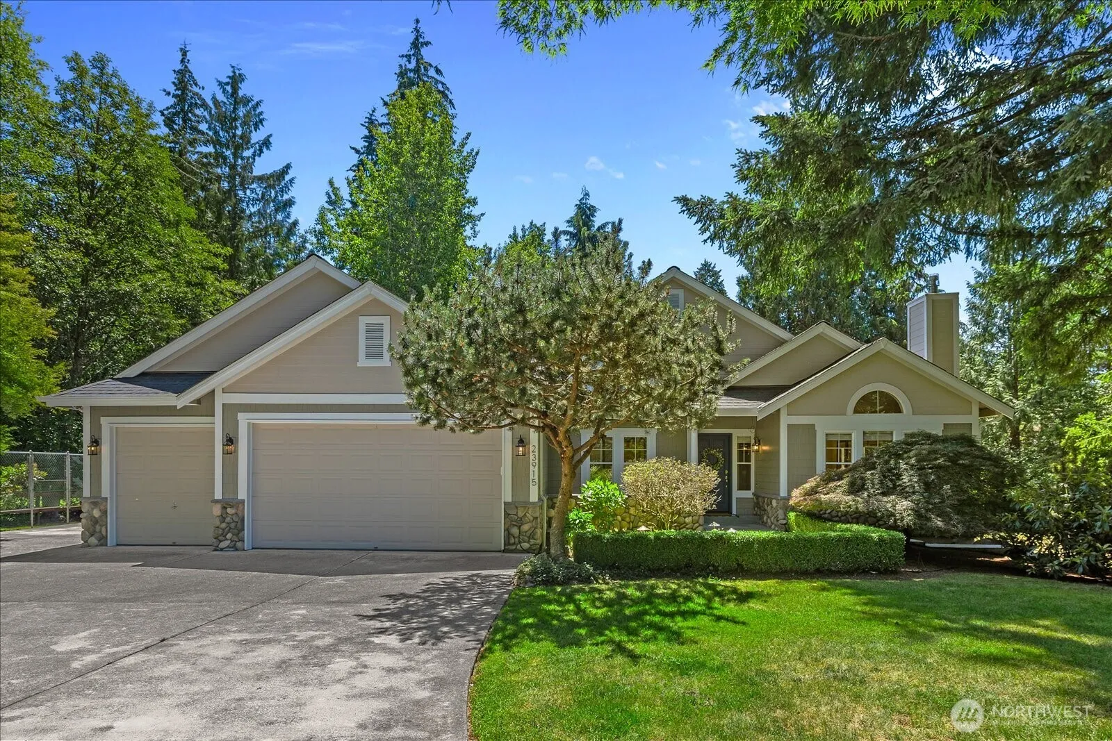 Property photo for 23915 Ne 80th Street, Redmond photo 2