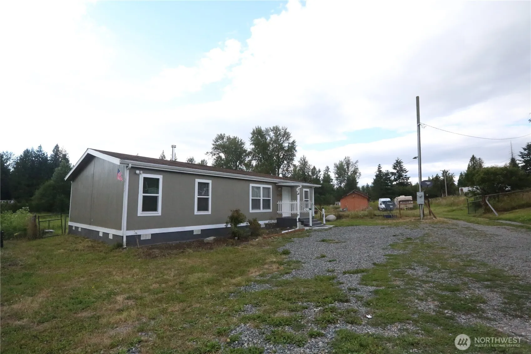 Property photo for 12519 288th Street E, Graham photo 2