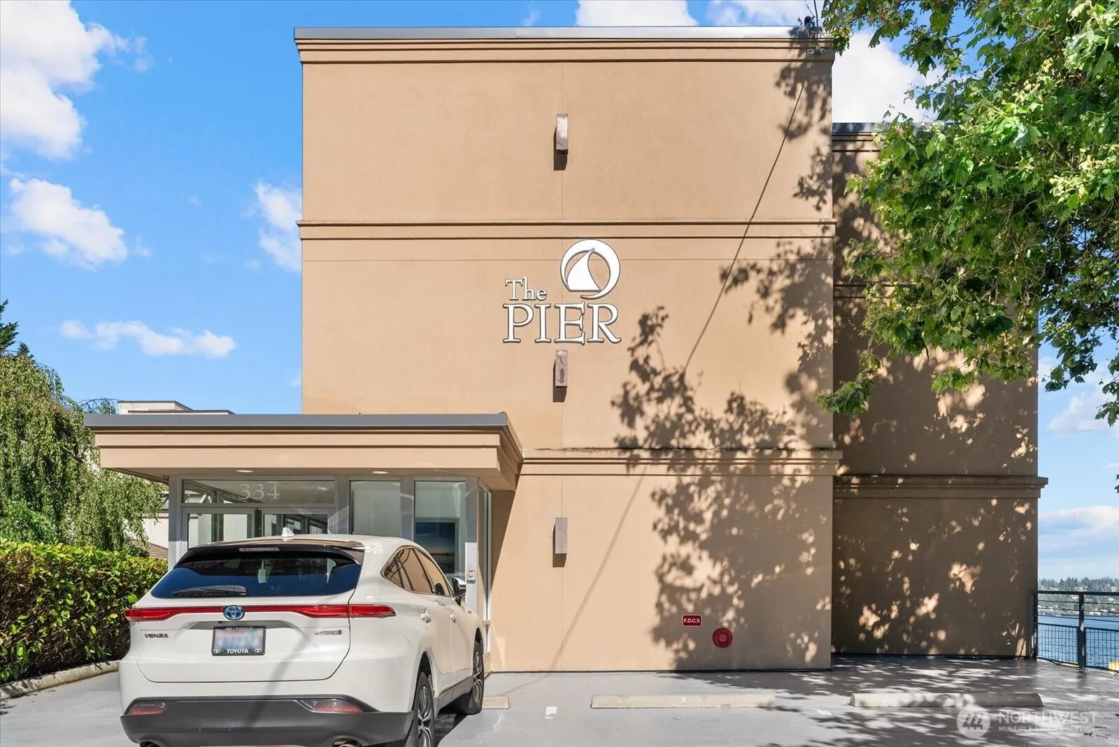 Property photo for 334 Lakeside Avenue S #406, Seattle photo 2