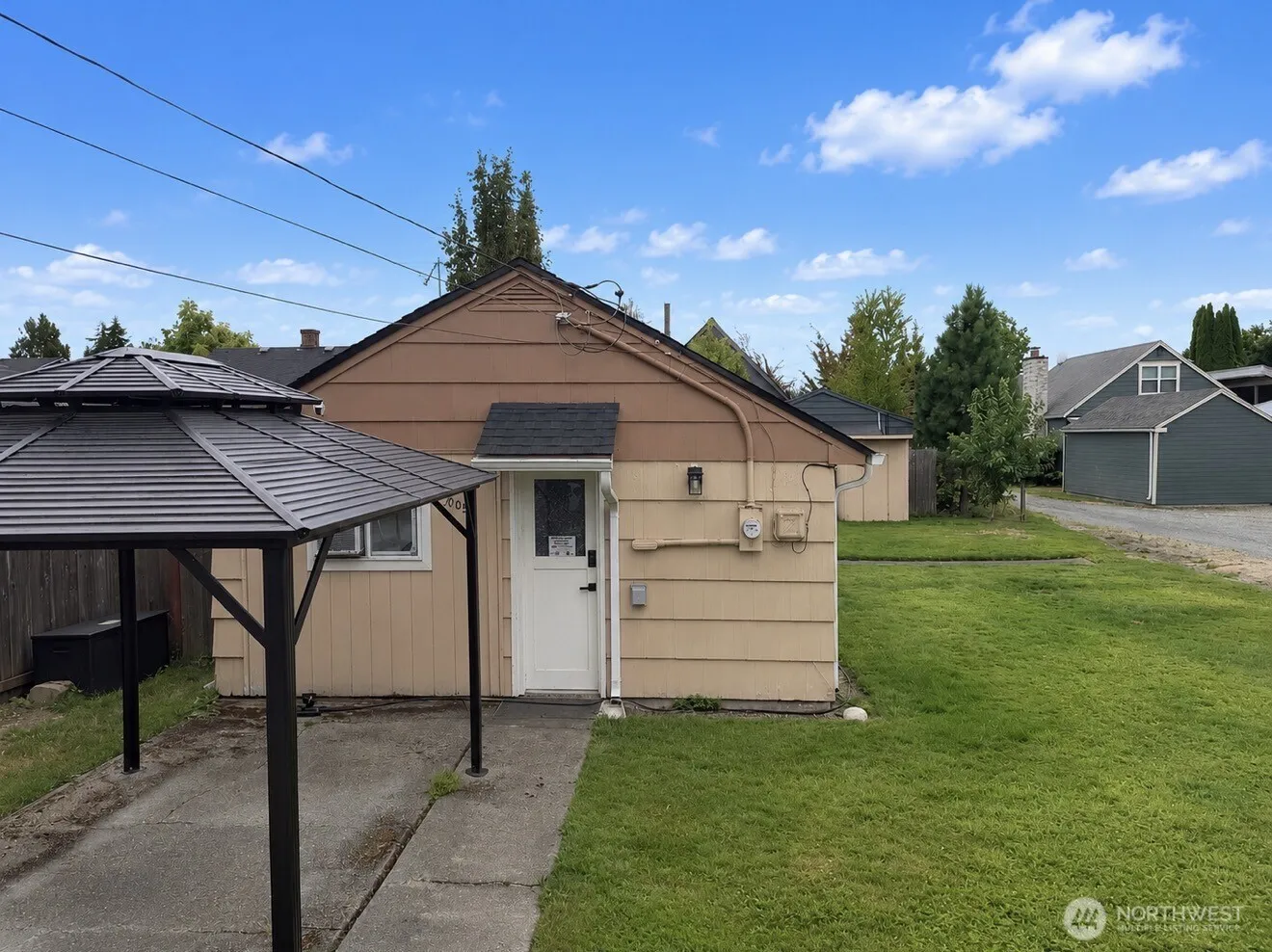 Property photo for 805 1/2 4th Avenue Sw, Puyallup photo 2