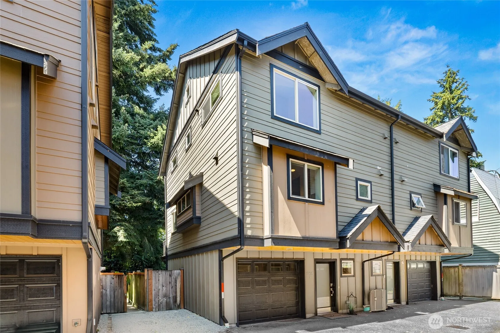 Property photo for 9615 Roosevelt Way Ne #a, Seattle photo 2