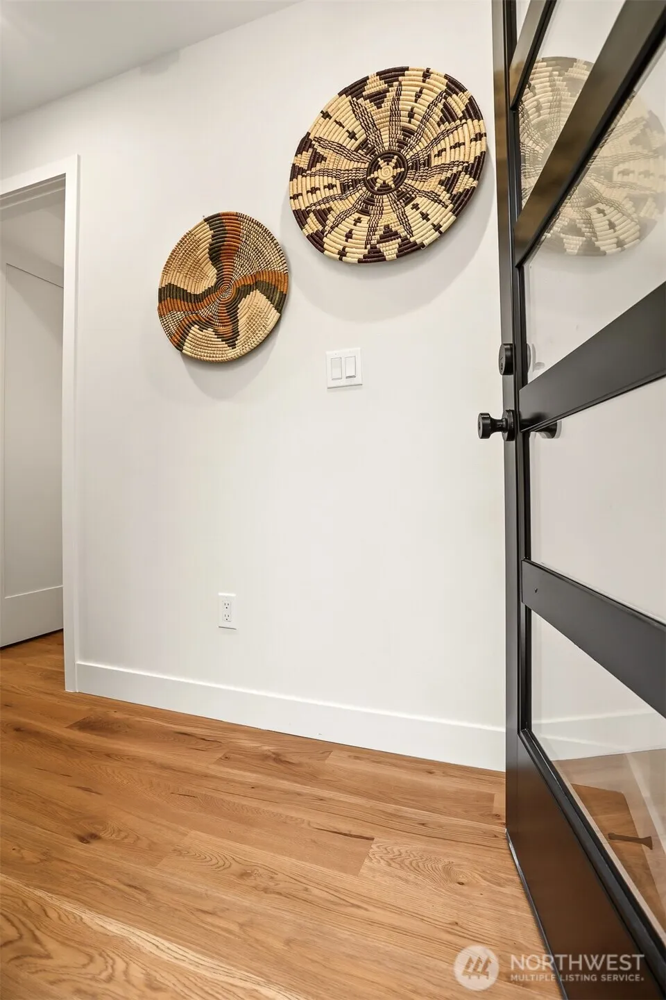 Property photo for 2414 B Queen Anne Avenue N, Seattle photo 2