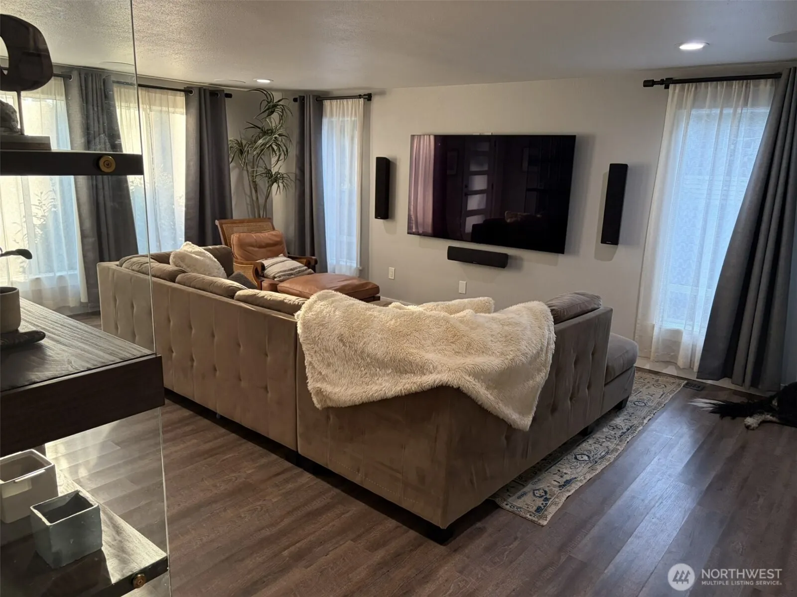 Property photo for 13758 3rd Avenue Nw, Seattle photo 4