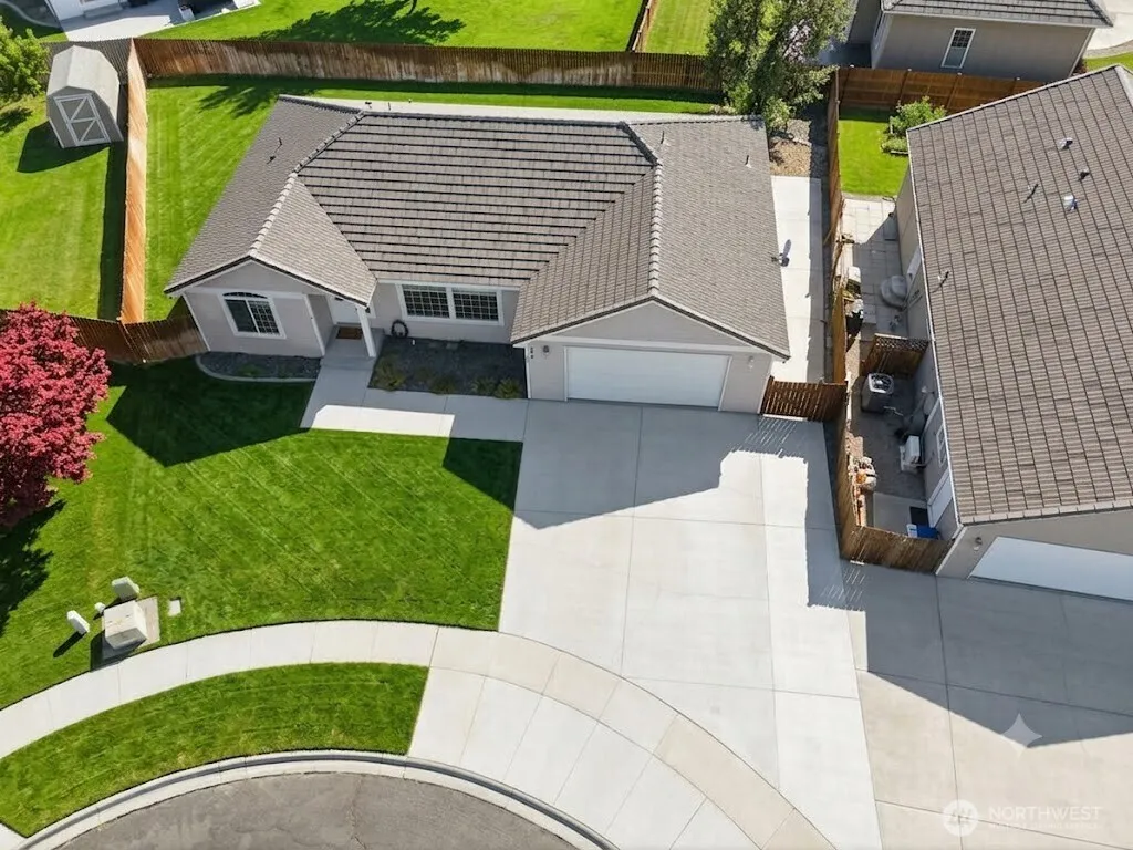 Property photo for 219 E Pinyon Court, Moses Lake photo 3