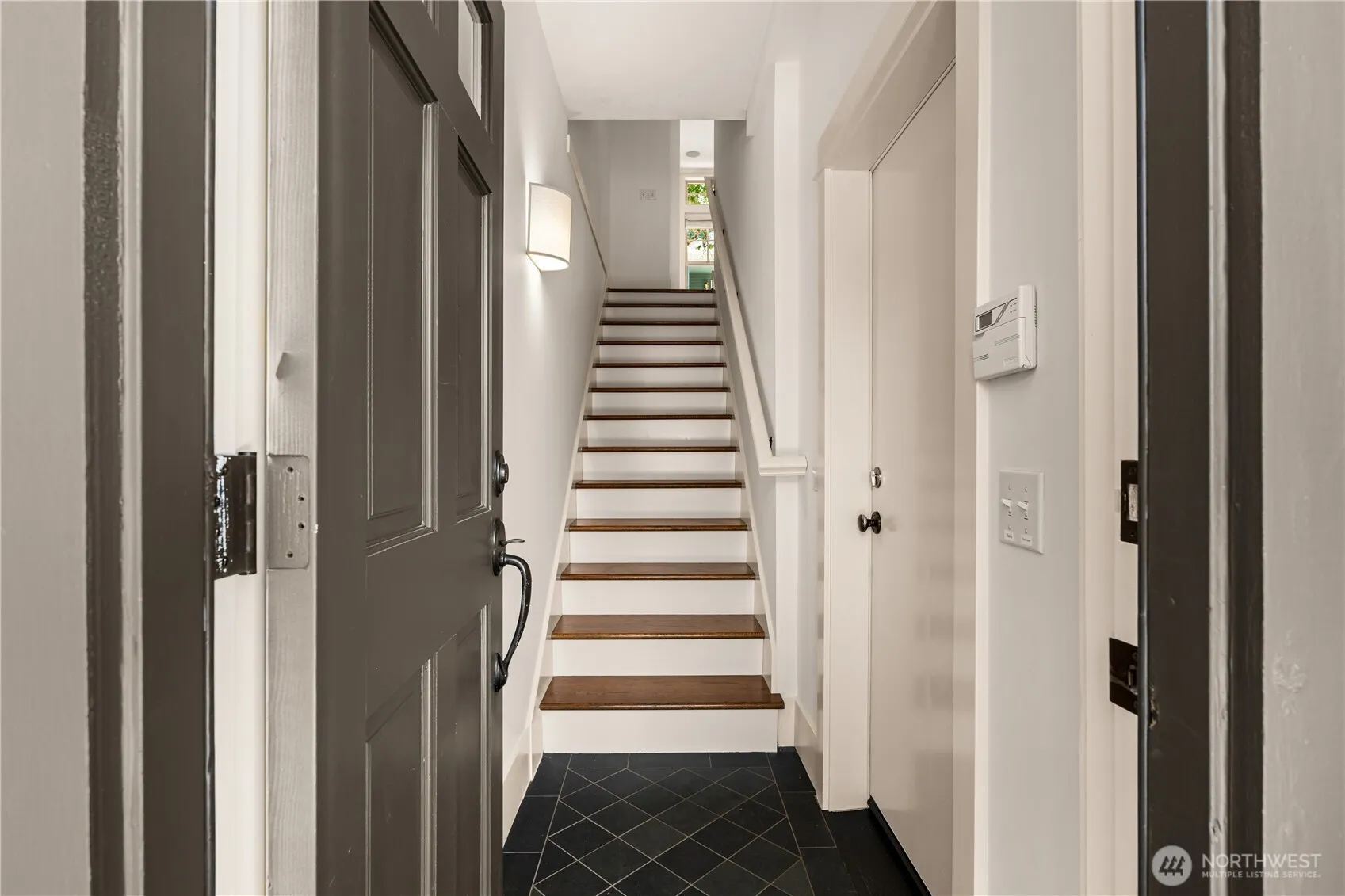 Property photo for 1917 8th Avenue W #b, Seattle photo 4