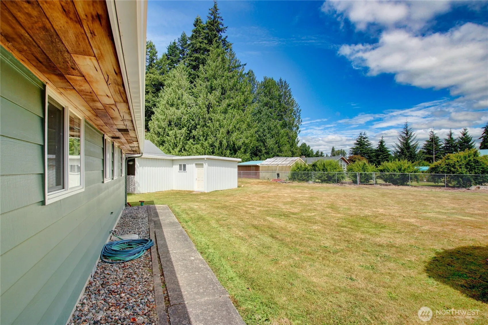 Property photo for 1907 Sparrs Lane, Burlington photo 4