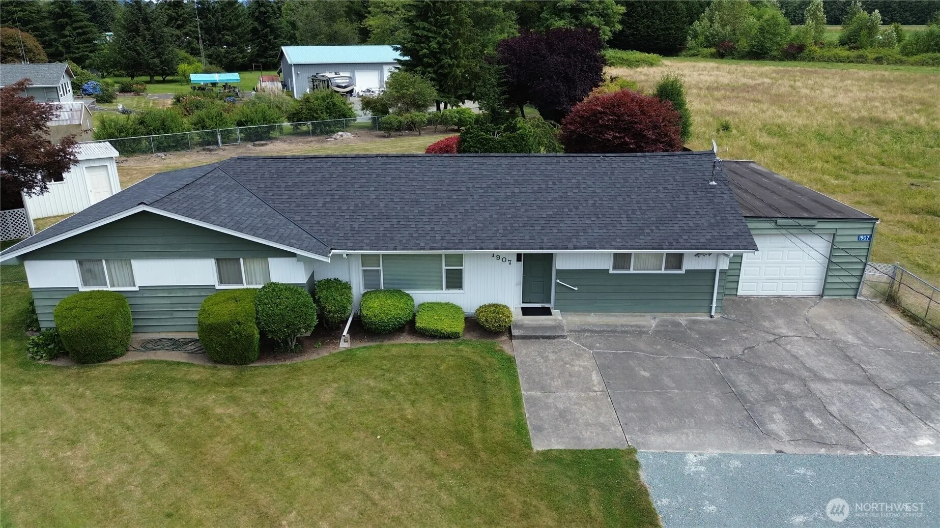 Property photo for 1907 Sparrs Lane, Burlington