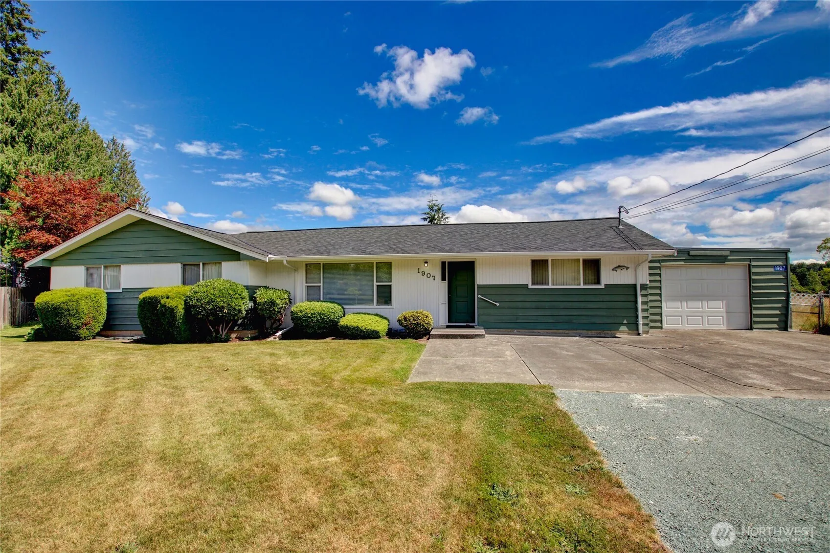 Property photo for 1907 Sparrs Lane, Burlington photo 2