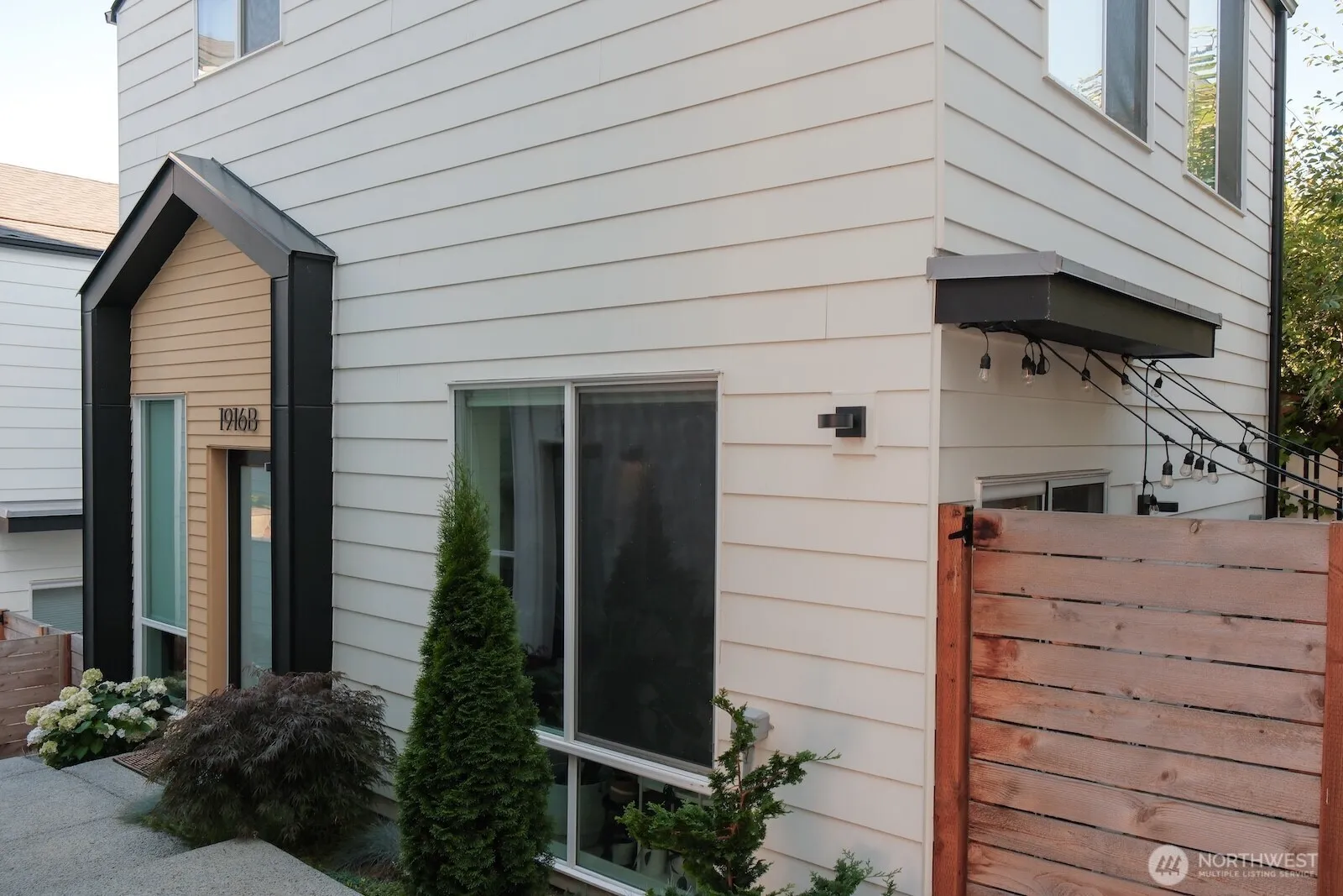 Property photo for 1916 18th Avenue S #b, Seattle photo 2
