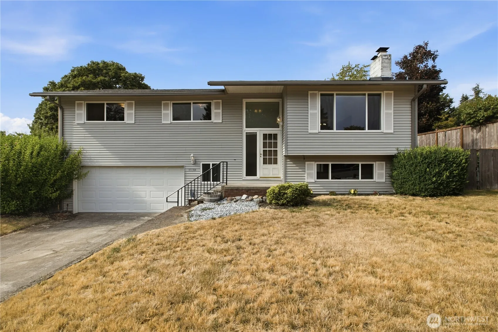 Property photo for 10074 Se 213th Place, Kent photo 2