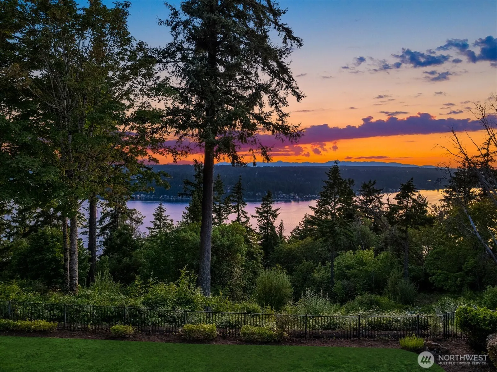 Property photo for 2451 204th Terrace Ne, Sammamish photo 4