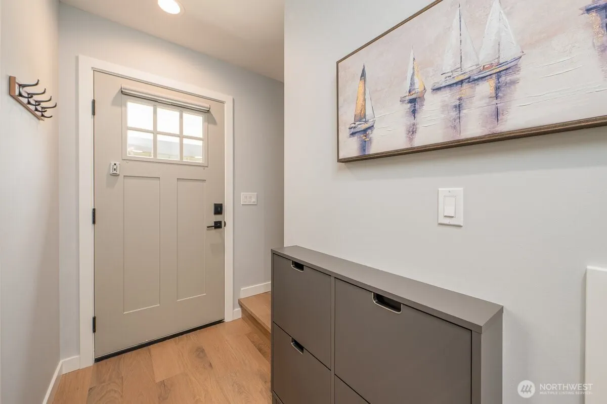 Property photo for 3015 61st Avenue Sw #b, Seattle photo 2