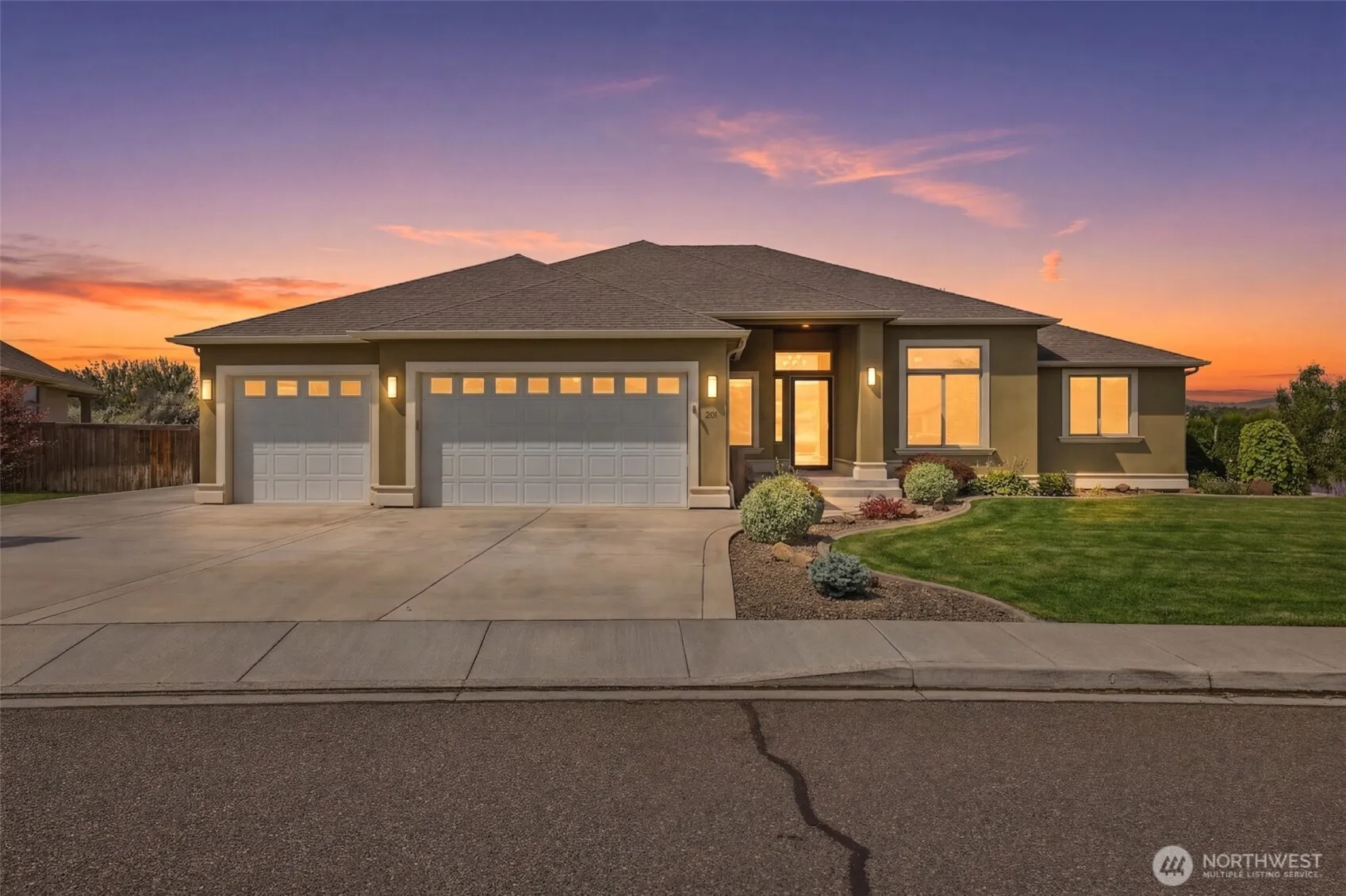 Property photo for 751 Meadows Drive S, Richland