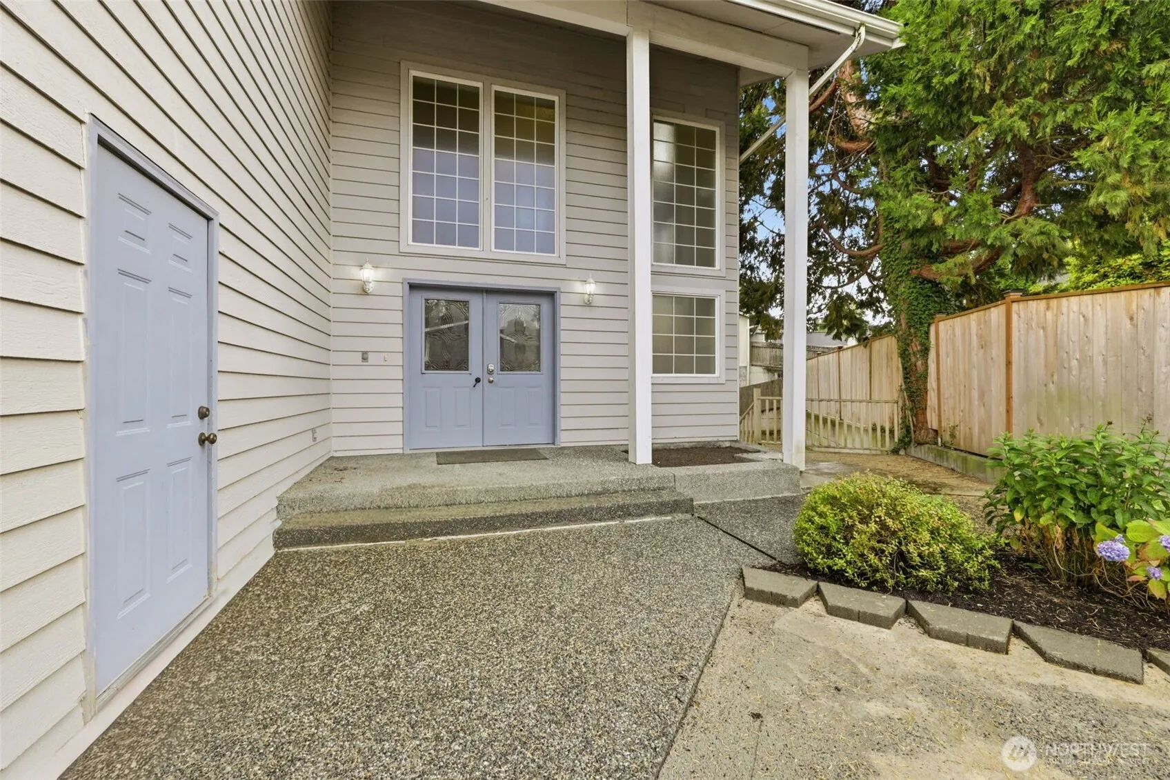 Property photo for 4729 Seahurst Avenue, Everett photo 2
