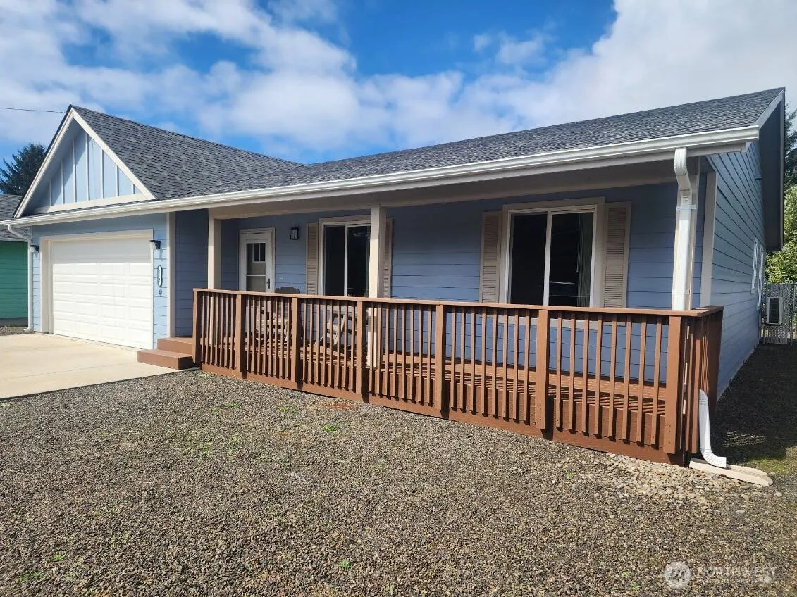 Property photo for 118 Pacific Boulevard Nw, Ocean Shores photo 2