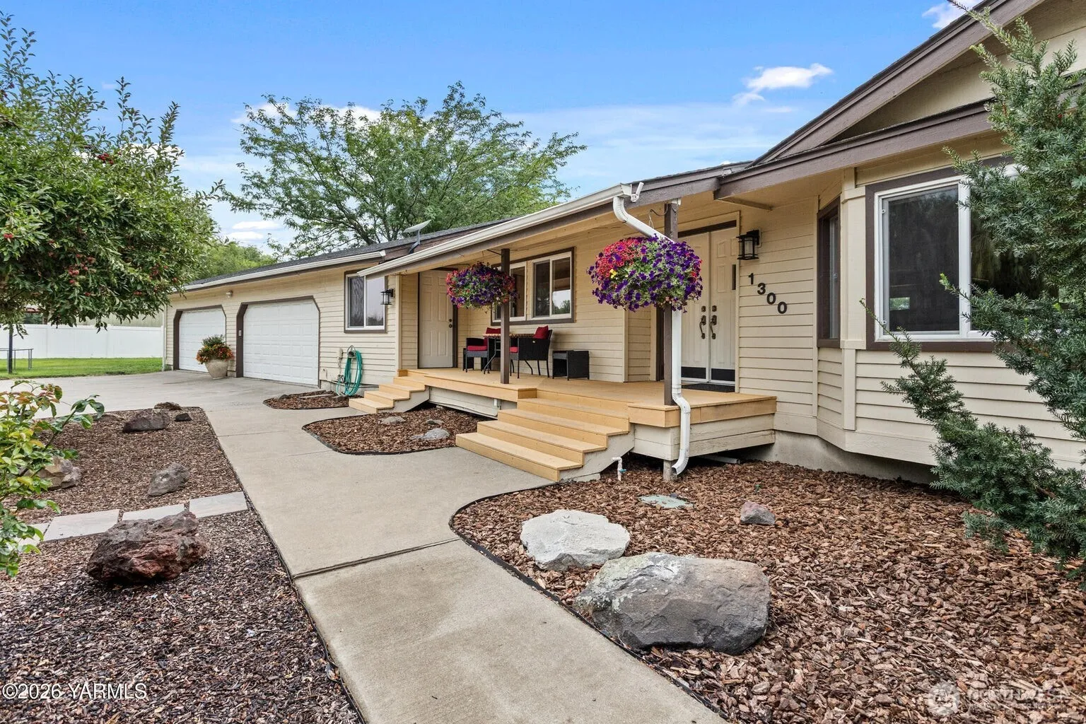 Property photo for 1300 Meadowlark Lane, Zillah