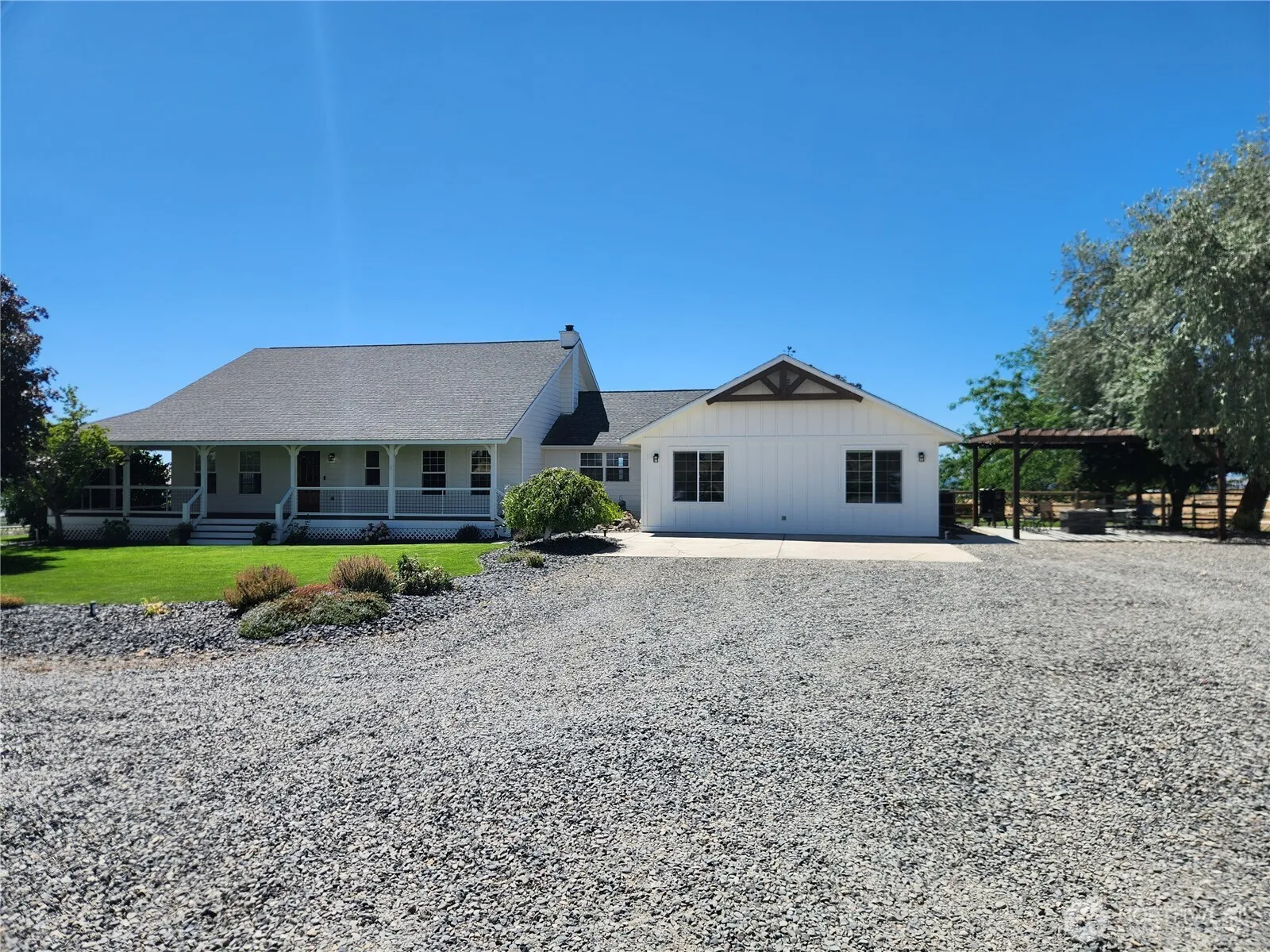 Property photo for 11660 Mieras Road, Yakima photo 2