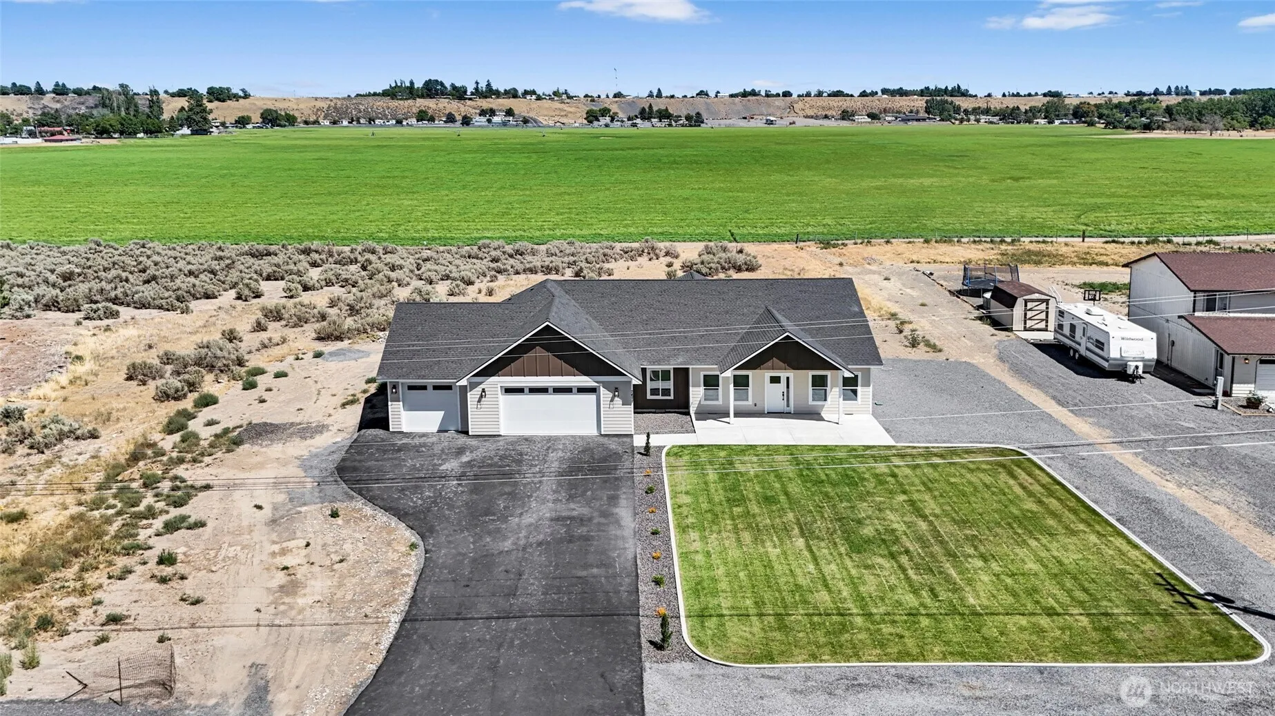 Property photo for 7471 Redmond Road Ne, Moses Lake photo 2