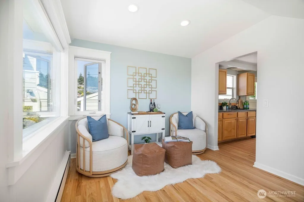 Property photo for 1010 Daley Street, Edmonds photo 5