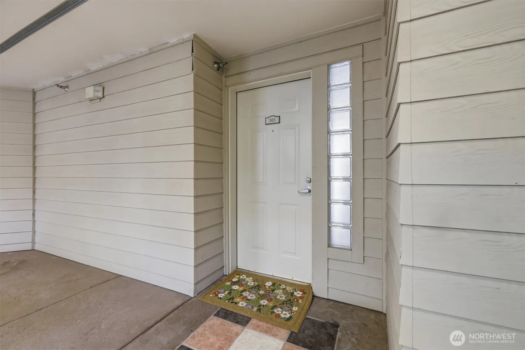 Property photo for 1417 Queen Anne Avenue N #303, Seattle photo 3