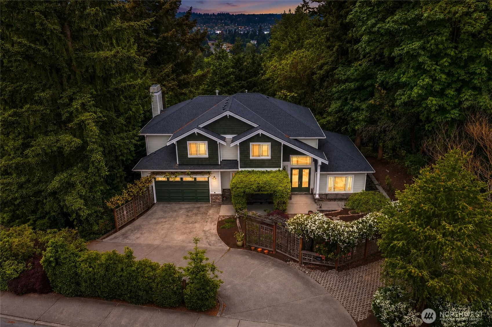 Property photo for 13128 Se Newport Way, Bellevue photo 2