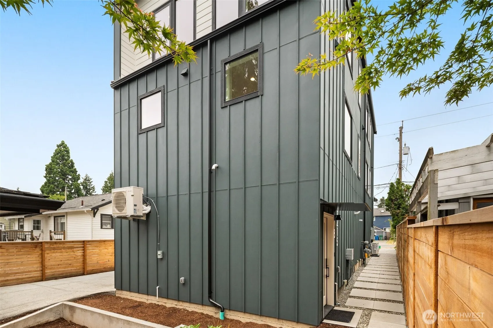 Property photo for 9215 B 12th Avenue Ne, Seattle photo 2