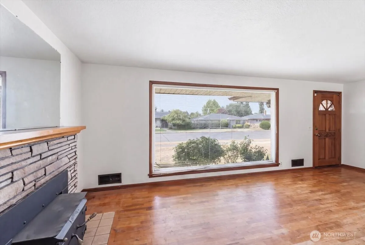Property photo for 1318 F Street Se, Auburn photo 4