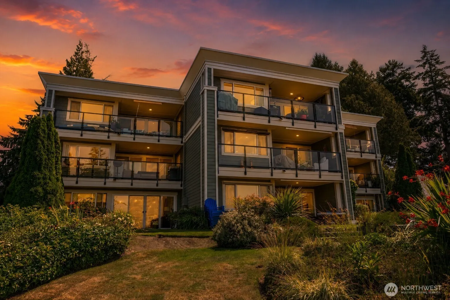 Property photo for 6620 Lake Washington Boulevard Ne #303, Kirkland photo 2
