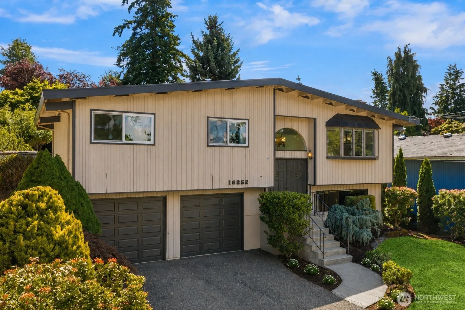 Property photo for 16252 13th Avenue Sw, Burien photo 2