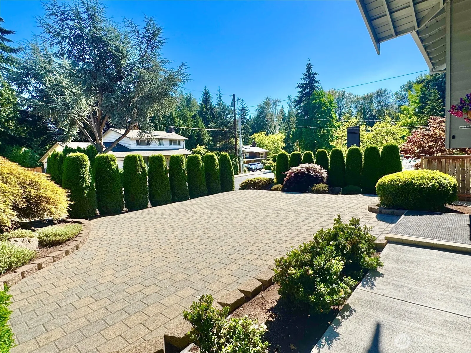 Property photo for 14820 Ne 12th Street, Bellevue photo 2