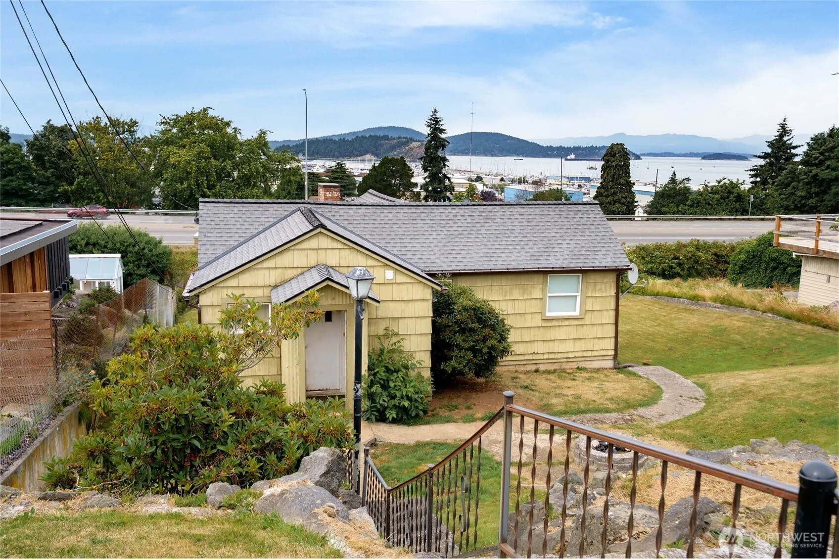 Property photo for 616 37th Street, Anacortes photo 2