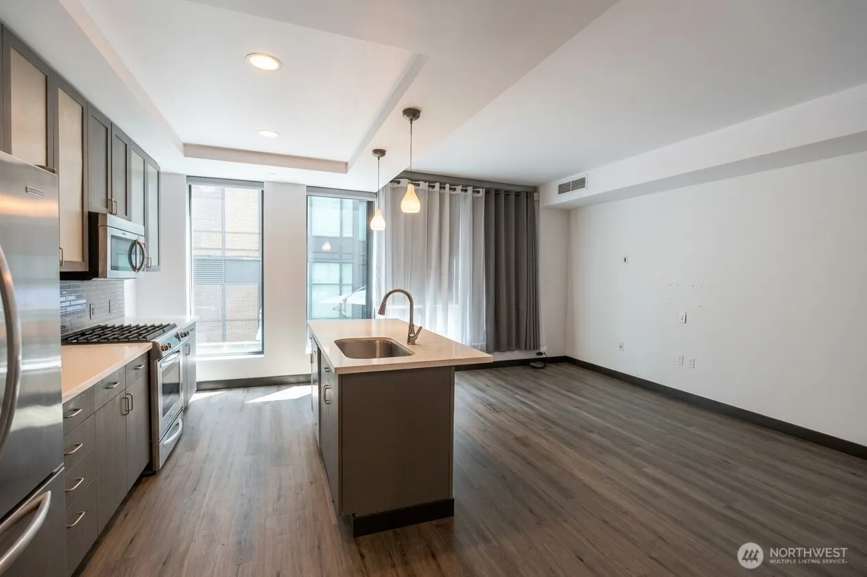 Property photo for 2716 Elliott Ave #405, Seattle photo 3