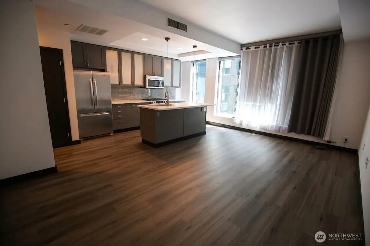 Property photo for 2716 Elliott Ave #405, Seattle photo 5